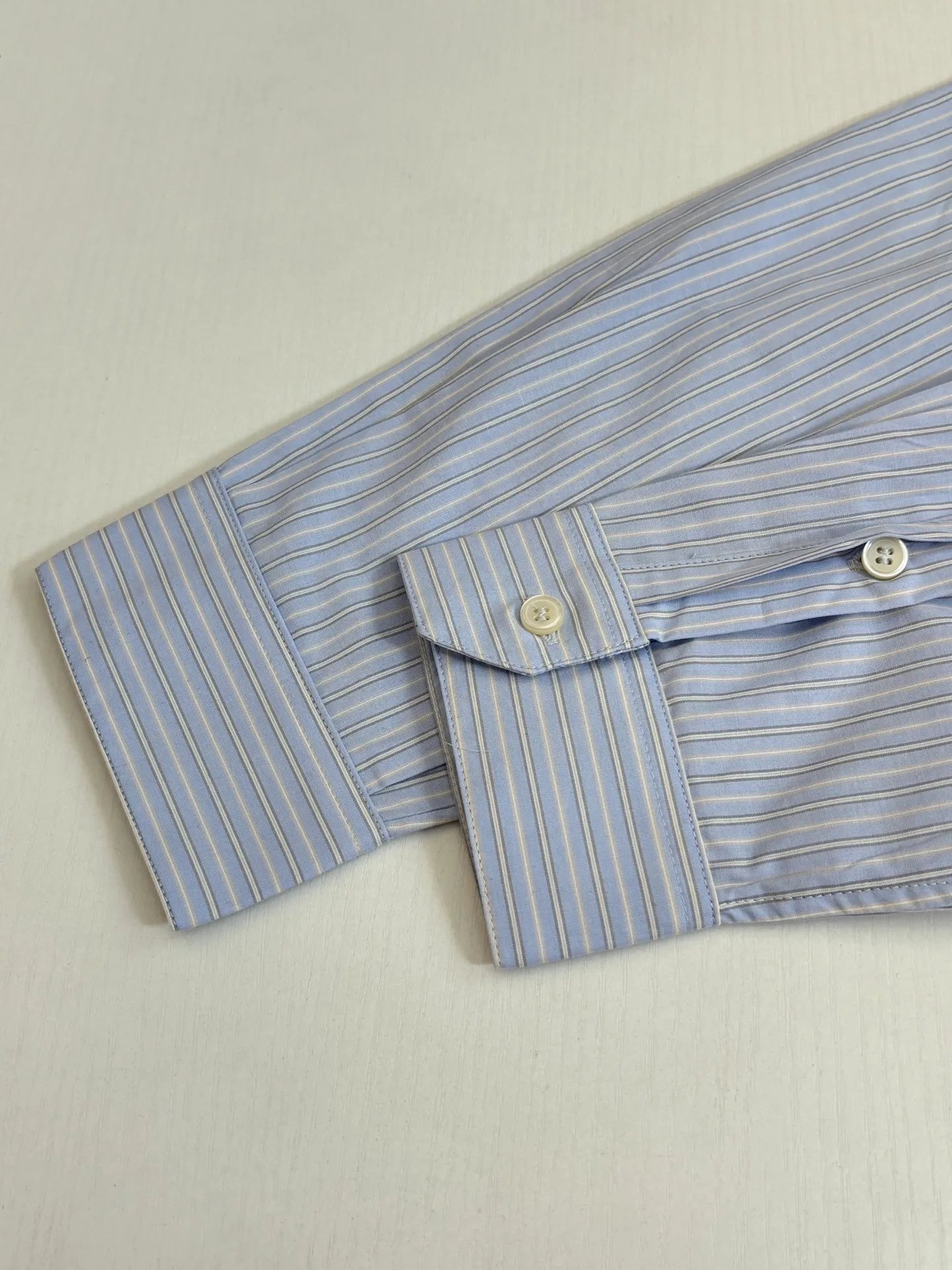 Saint Lauren*/ YSL ：Light Blue ， YSL Logo， 。 ， + ， ， 、 ， Size：S/M/L/XL